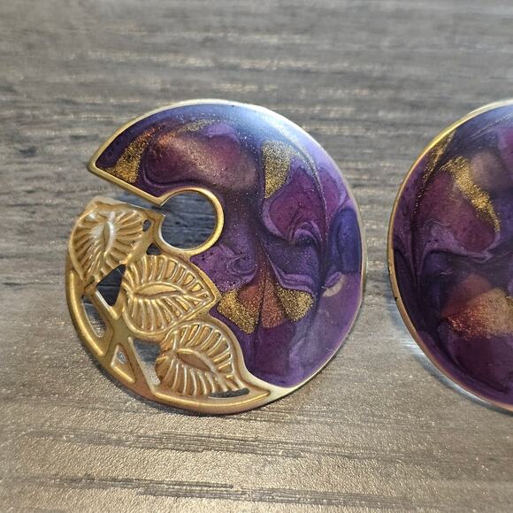 Vintage Edgar Berebi Purple Round Stud Earrings with Gold Leaf Design 1980s - Picture 5 of 6